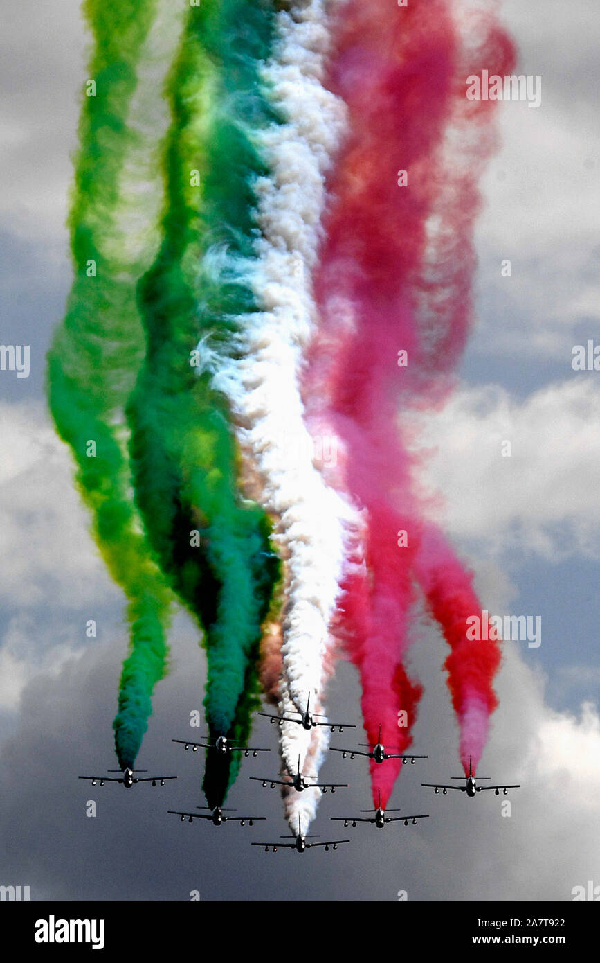 Feast of the Italian armed forces, the acrobatics of the tricolor ...