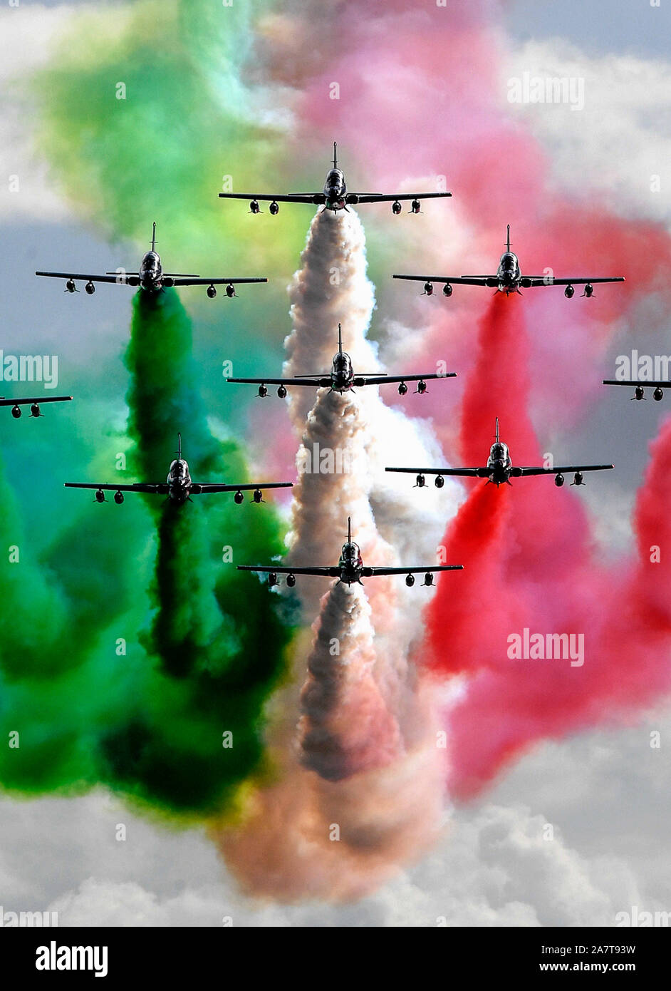 Feast of the Italian armed forces, the acrobatics of the tricolor ...