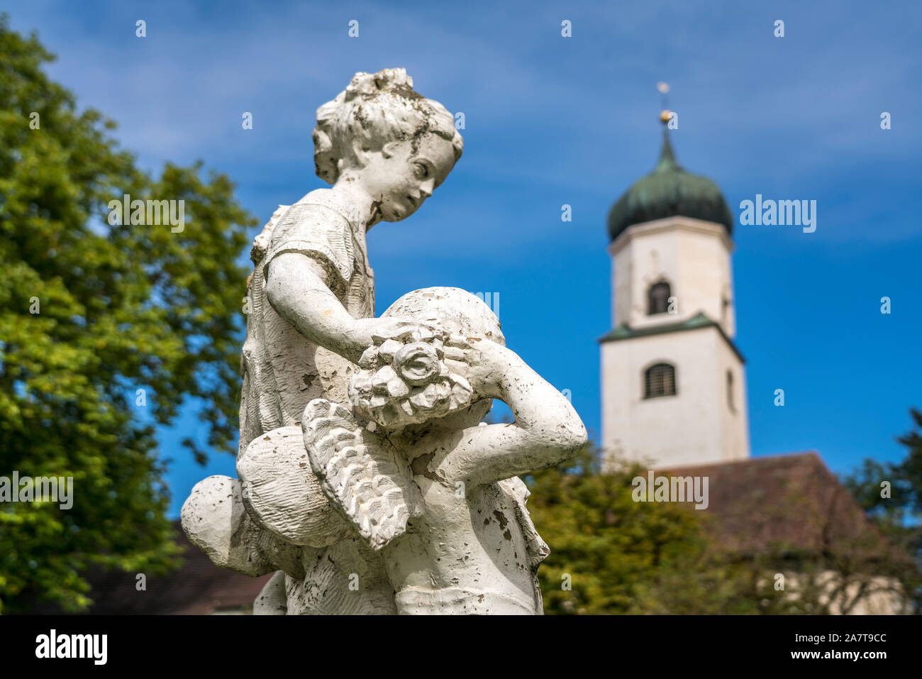 Statue im Innenhof des ehemaligen Benediktinerkloster Schloss Isny, Isny im Allgäu, Baden-Württemberg, Deutschland   | statue at  the courtyard of the Stock Photo
