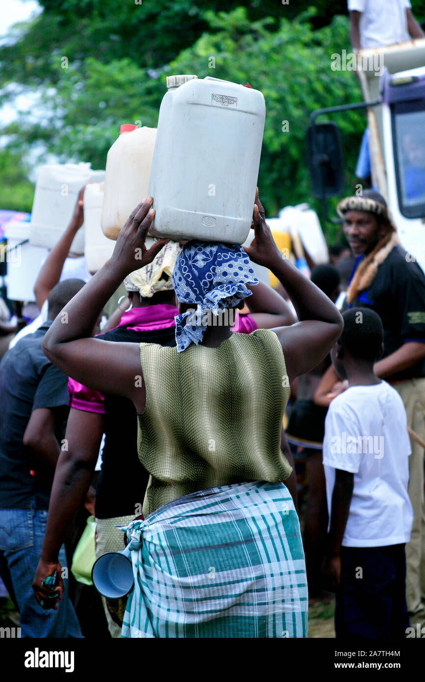 Marula beer in containers carried by Zulu women on their heads during the Tembe Marula Festival in KwaZulu-Natal, South Africa. Stock Photo