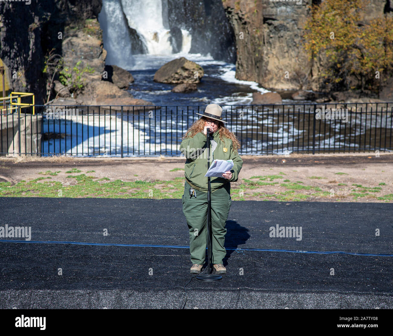 National park ranger united states hi-res stock photography and images ...