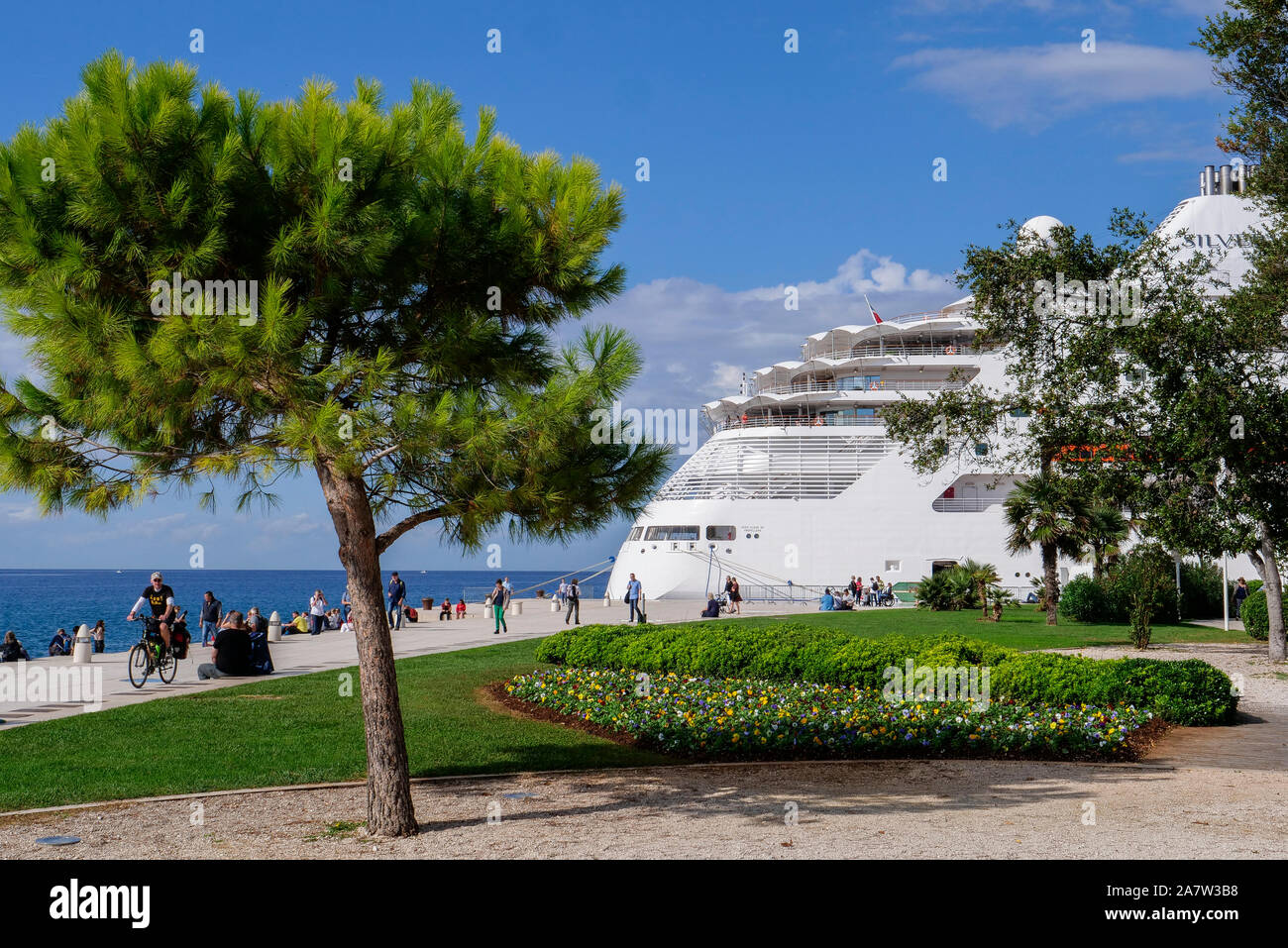 CROATIA, Zadar, old town, cruising ship of shipping company Silversea Cruises Ltd at cruising terminal Stock Photo