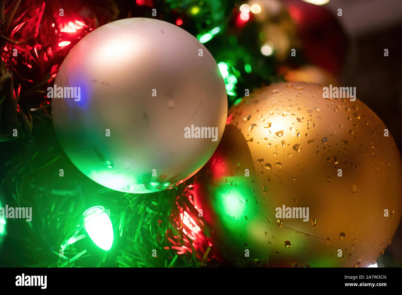 Wet Christmas ornaments and lights on an outdoor tree Stock Photo - Alamy