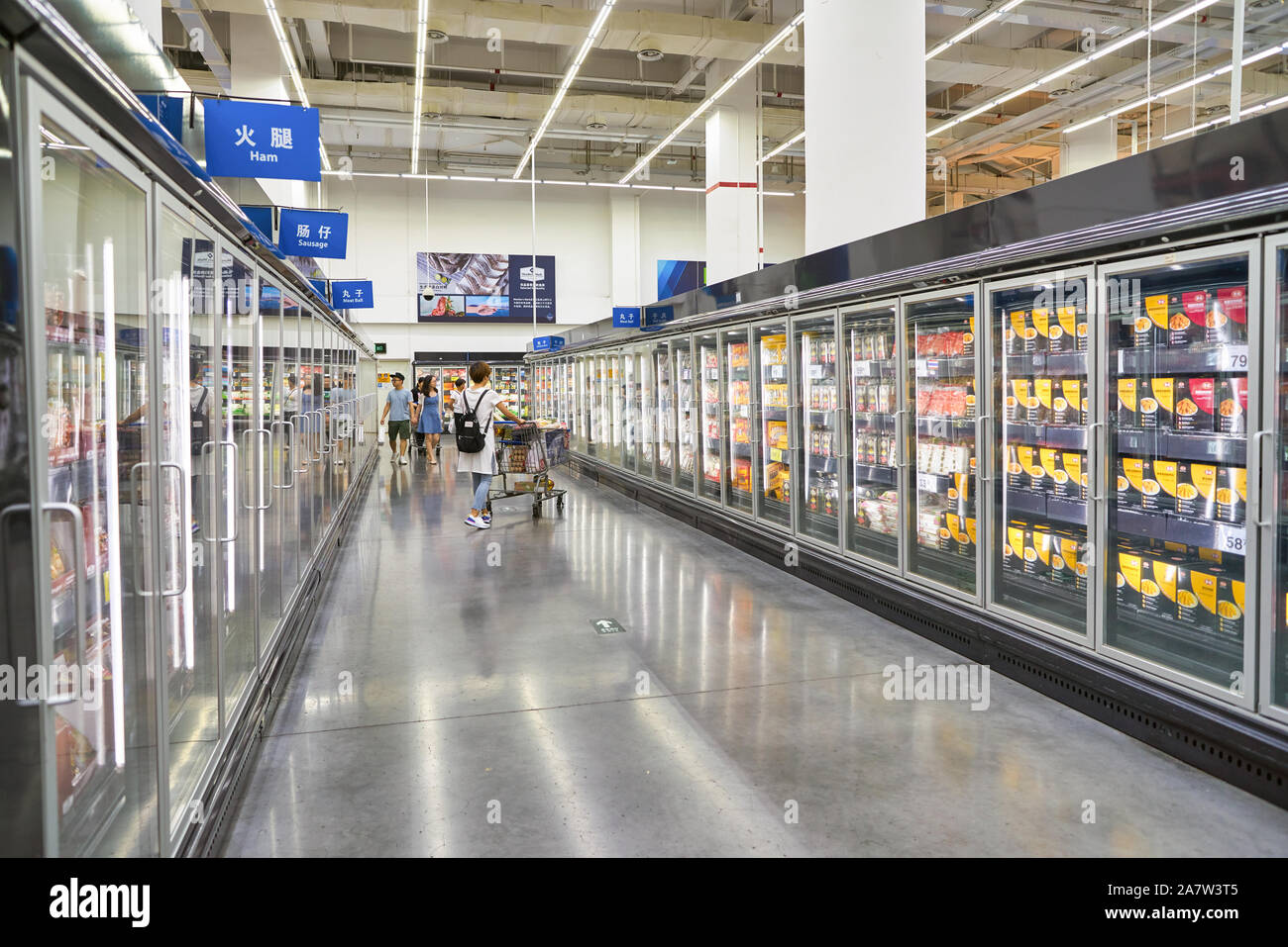 SHENZHEN, CHINA - APRIL 22, 2019: interior shot of Sam's Club store in ...