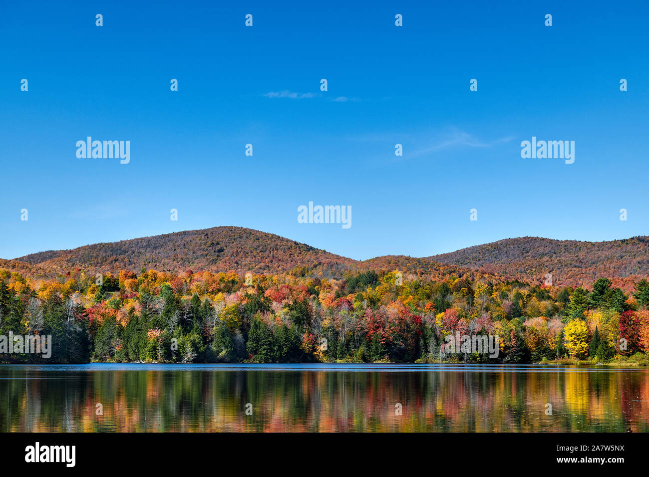 Scenic Colton Pond and autumn foliage, Killington, Vermont, USA. Stock Photo