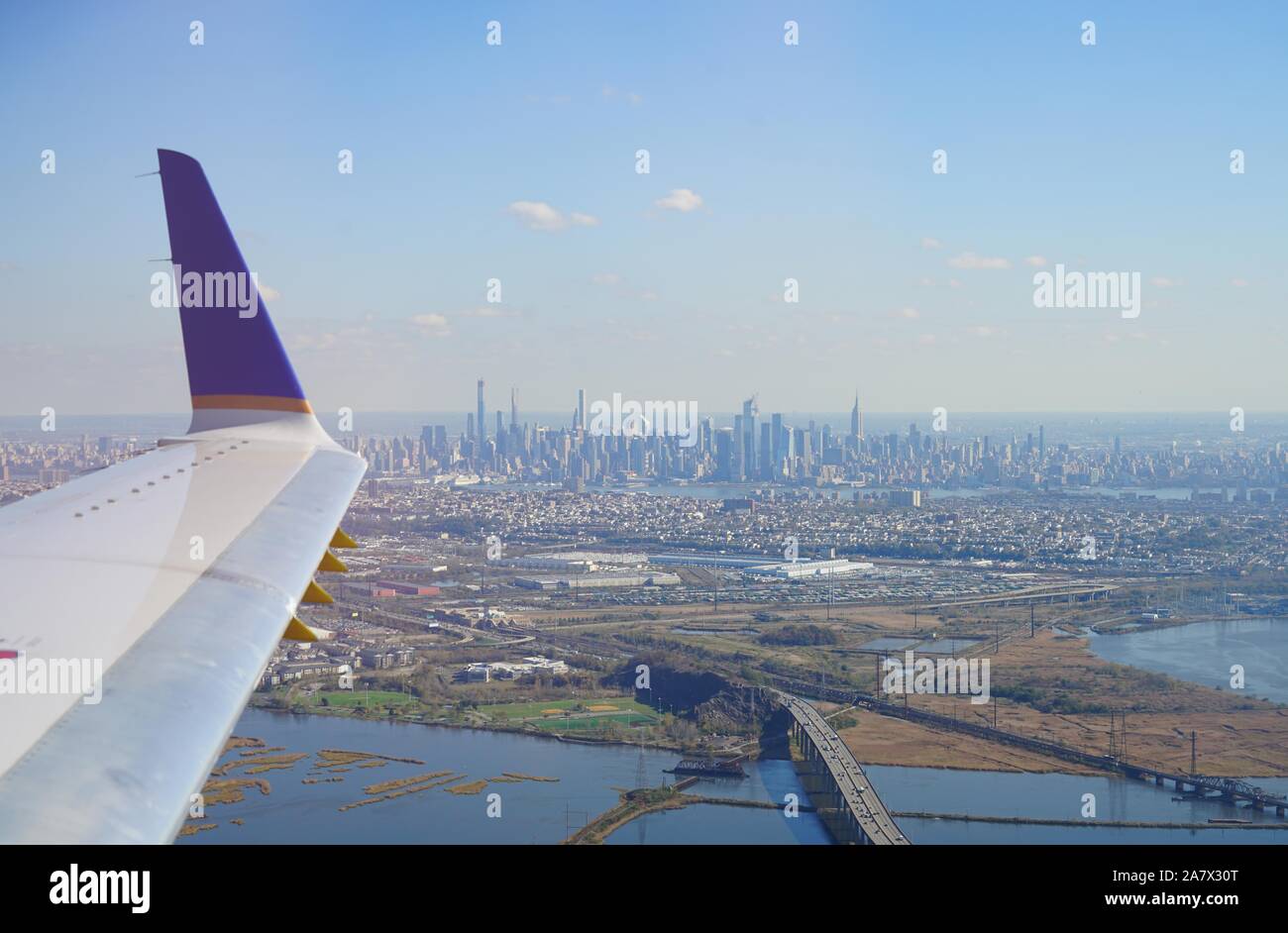 NEWARK, NJ -2 NOV 2019- View of Manhattan in New York City from a plane  from United Airlines (UA) flying to Newark Liberty International Airport ( EWR Stock Photo - Alamy