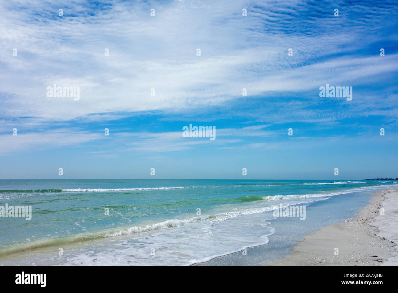 Empty sandy beach ocean waves hi-res stock photography and images - Alamy