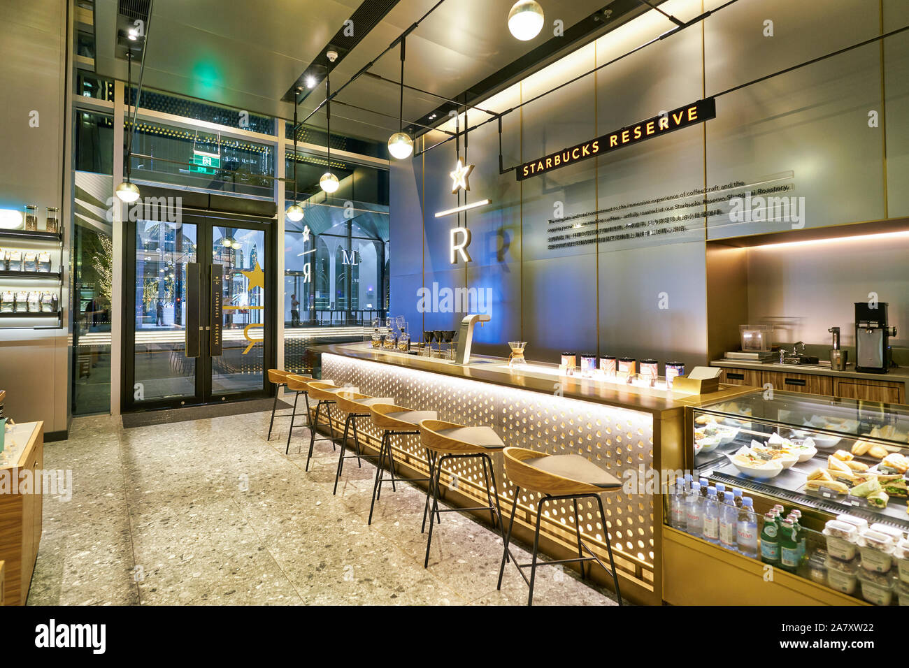 Starbucks interior hi-res stock photography and images - Alamy