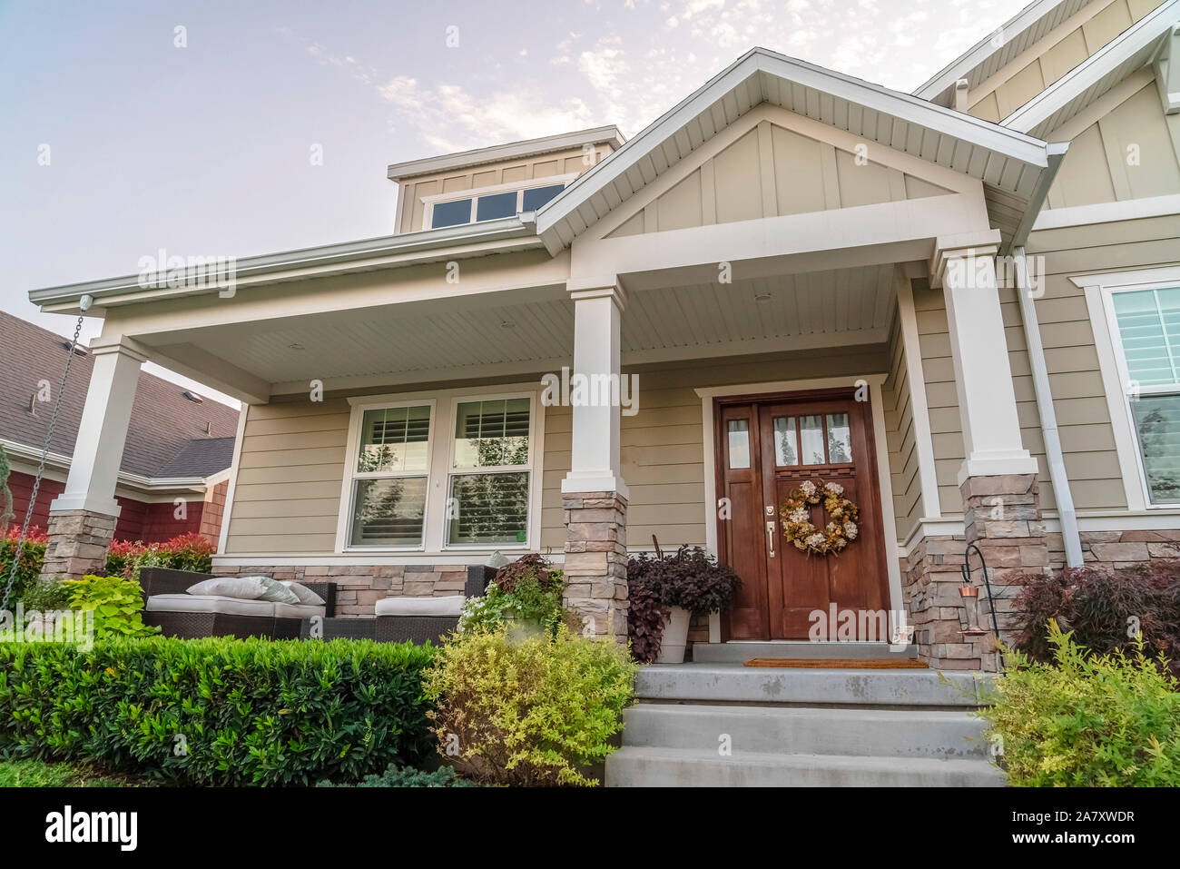 Steps leading to a covered porch and front door Stock Photo - Alamy