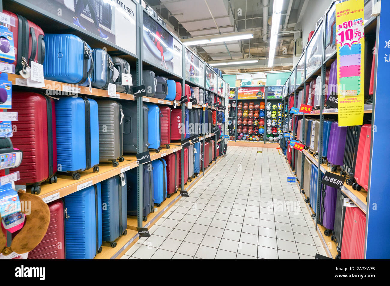 Carrefour supermarket hi-res stock photography and images - Page 17 - Alamy