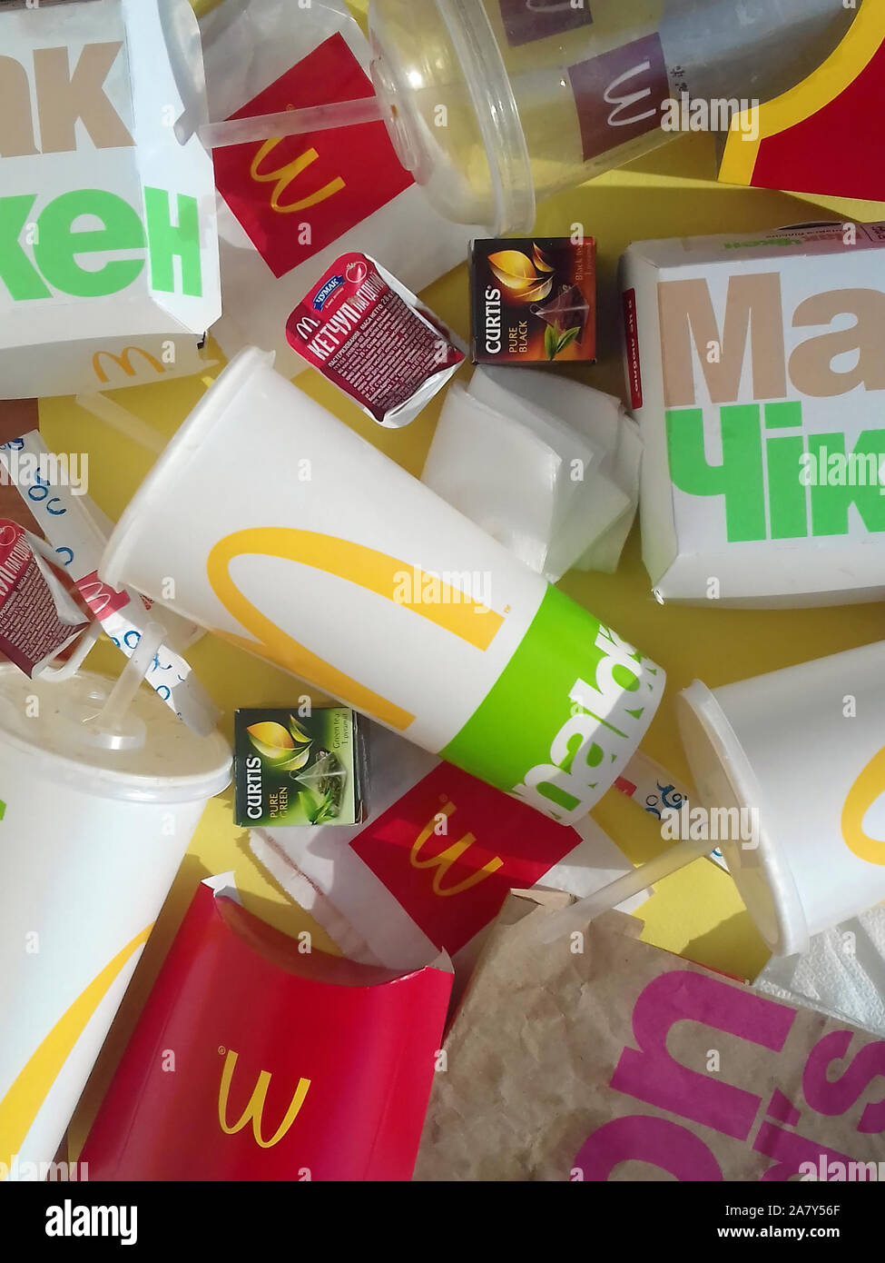 Happy meal mcdonalds on tray hi-res stock photography and images - Alamy