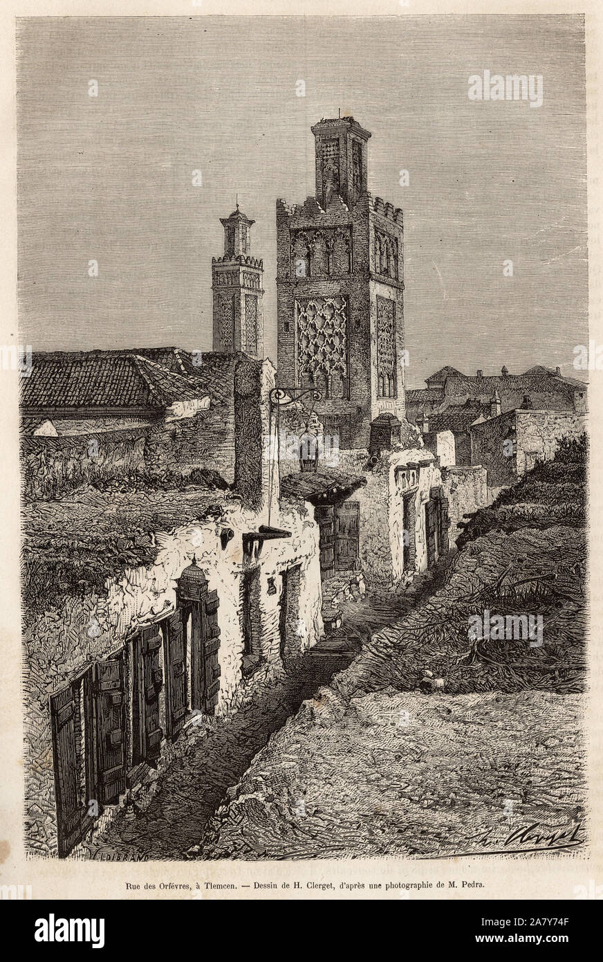 La rue des orfevres a Tlemcen, avec ses echoppes branlantes et en arriere plan, le minaret de la petite mosquee de sidi l'Hassein, qui sert principale Stock Photo