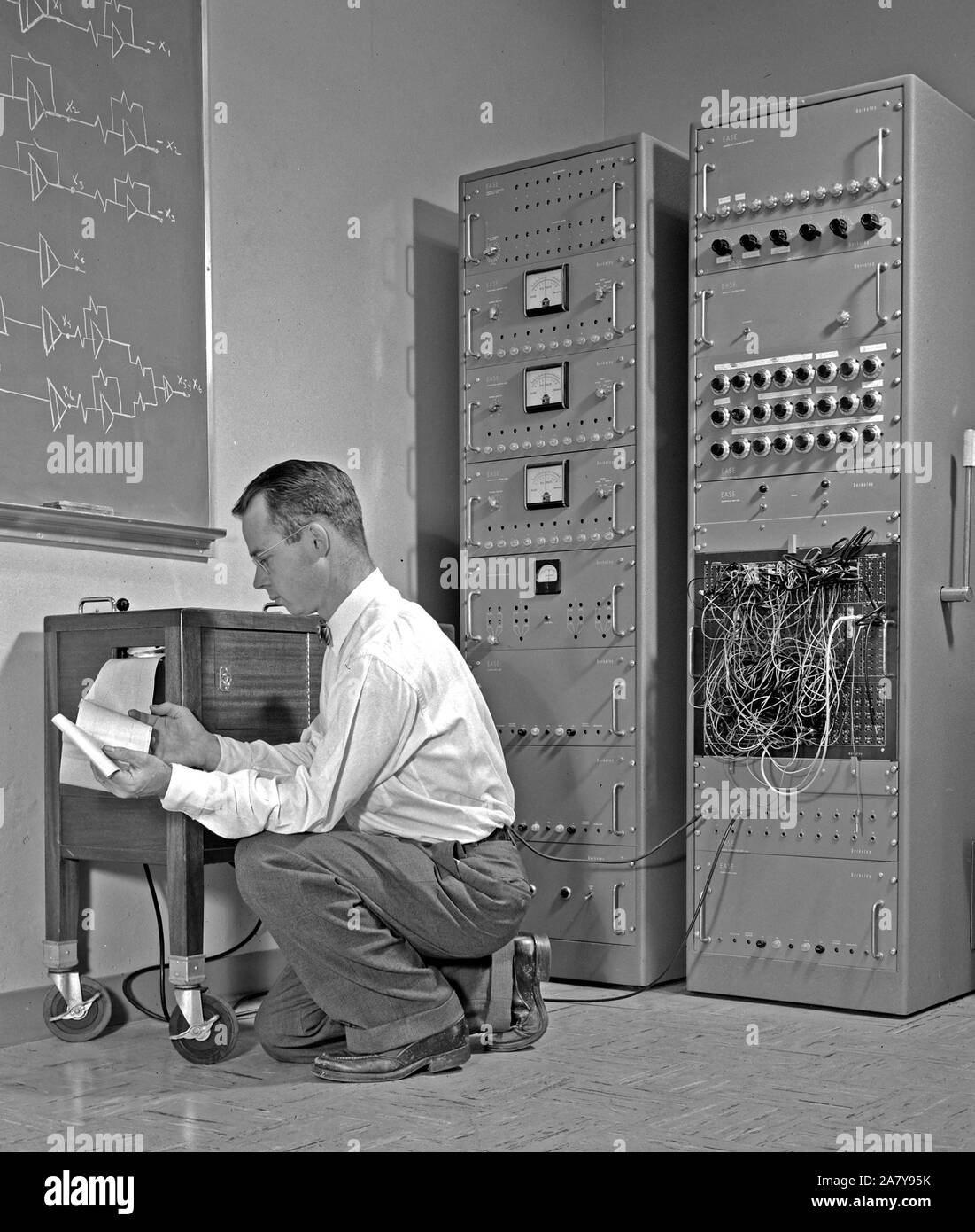 Ellis Myers with Berkeley E.A.S.E. computer. Photograph taken October 18, 1956 Stock Photo
