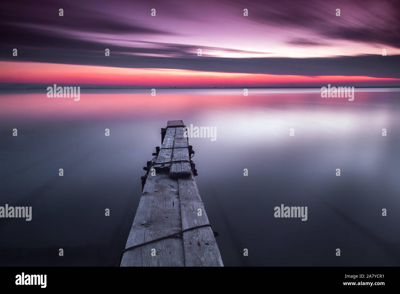Empty pier sunset hi-res stock photography and images - Alamy