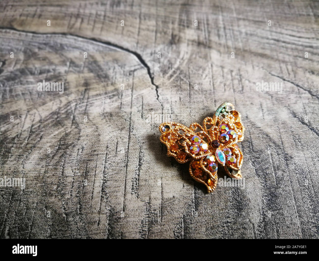 clothes brooch