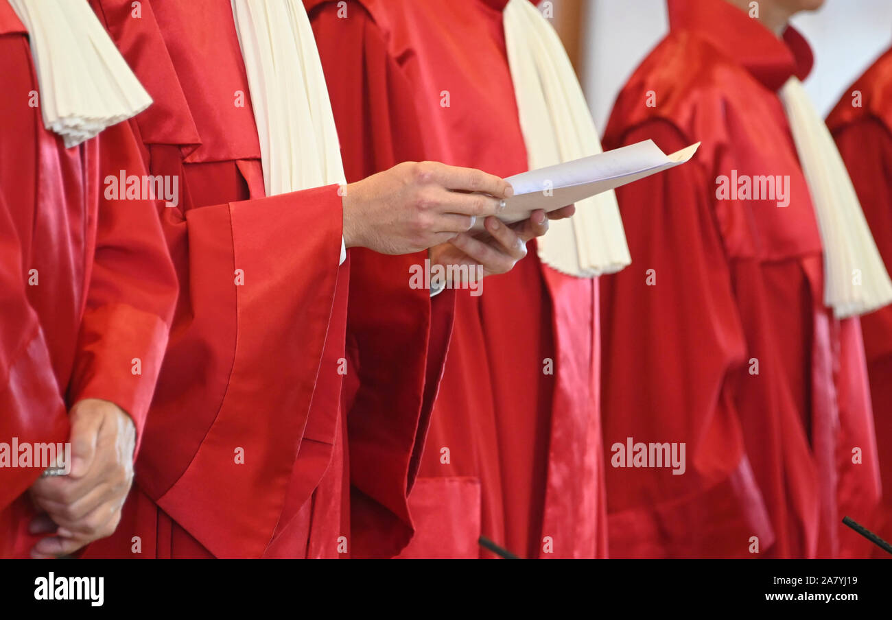 Karlsruhe, Germany. 05th Nov, 2019. The First Senate of the Federal Constitutional Court announces the verdict on the legality of Hartz IV sanctions. According to the ruling, sanctions to enforce obligations to cooperate in the receipt of unemployment benefit II are partly unconstitutional. Credit: Uli Deck/dpa/Alamy Live News Stock Photo