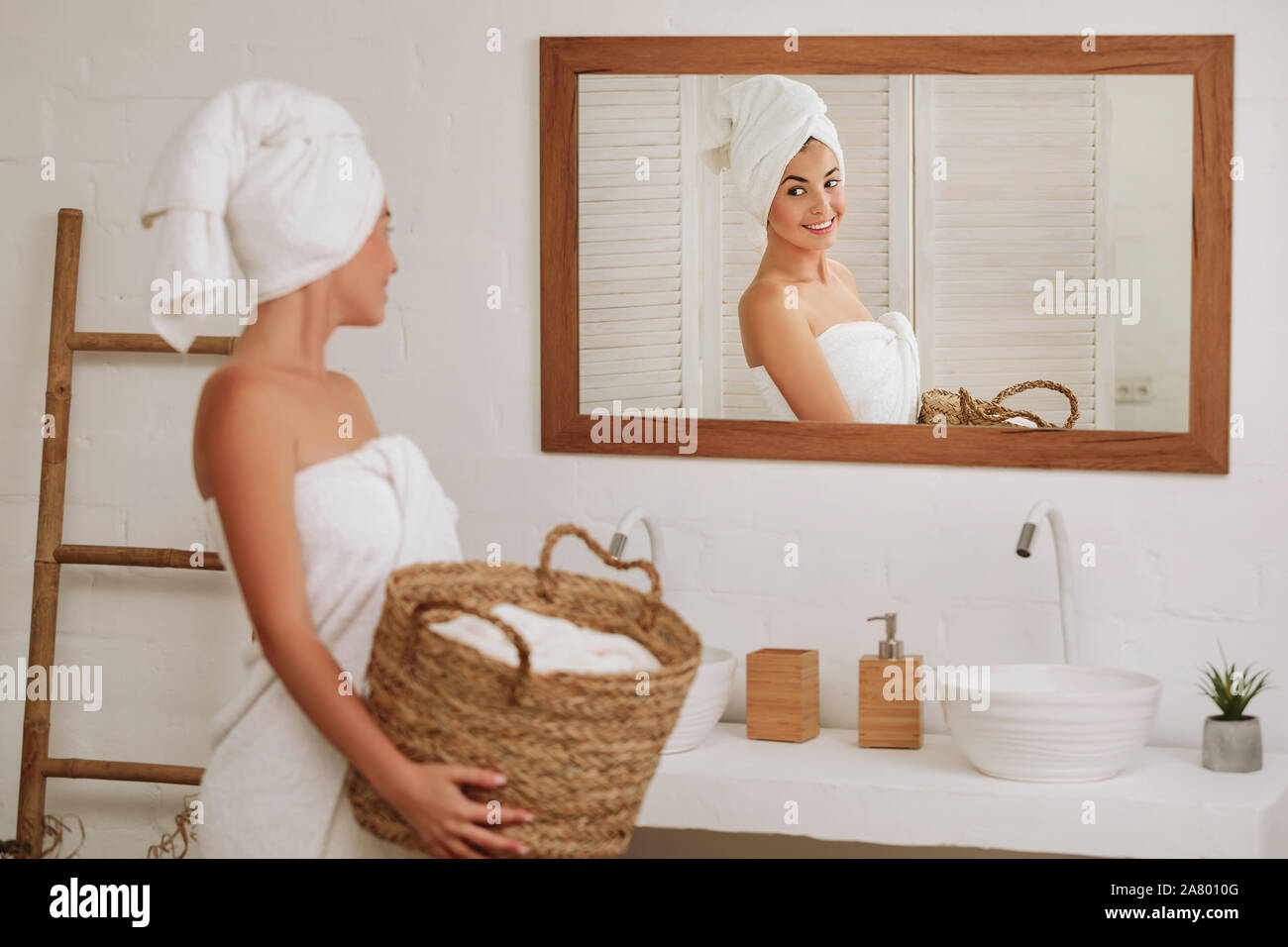 Wicker basket female clothes hi-res stock photography and images - Alamy