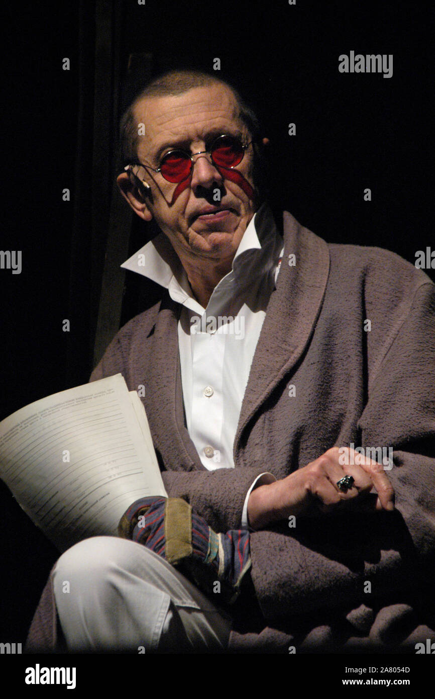Russian and Soviet theatrical and cinema actor Valery Zolotukhin performs Marquis de Sade during a rehearsal of the Marat/Sade play by Peter Weiss directed by Yuri Lyubimov in the Taganka Theatre (Moscow, Russia) during the theatre tour in Prague, Czech Republic, on November 28, 2004. Stock Photo