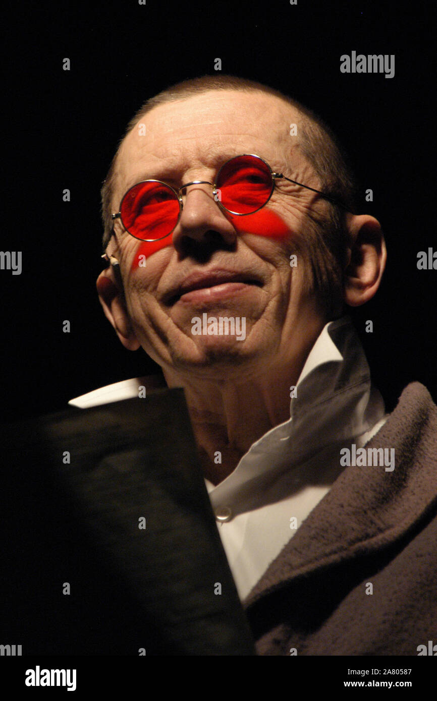 Russian and Soviet theatrical and cinema actor Valery Zolotukhin performs Marquis de Sade during a rehearsal of the Marat/Sade play by Peter Weiss directed by Yuri Lyubimov in the Taganka Theatre (Moscow, Russia) during the theatre tour in Prague, Czech Republic, on November 28, 2004. Stock Photo