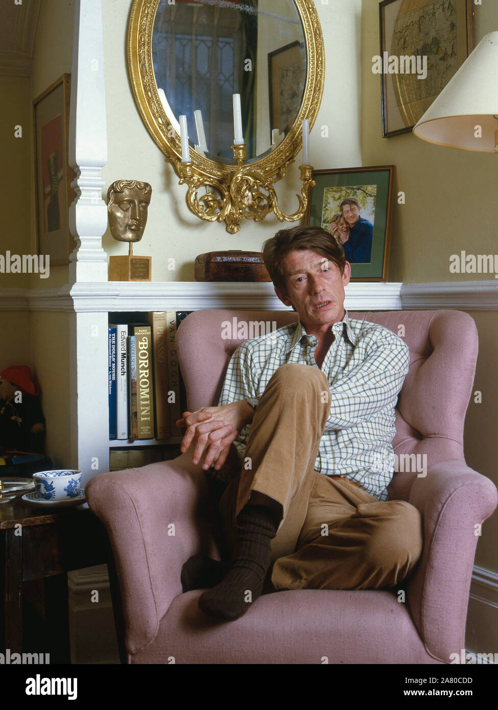 John Hurt,actor at home in Chiswick with his Best Actor BAFTA award for the in the film The Elephant Man Stock Photo