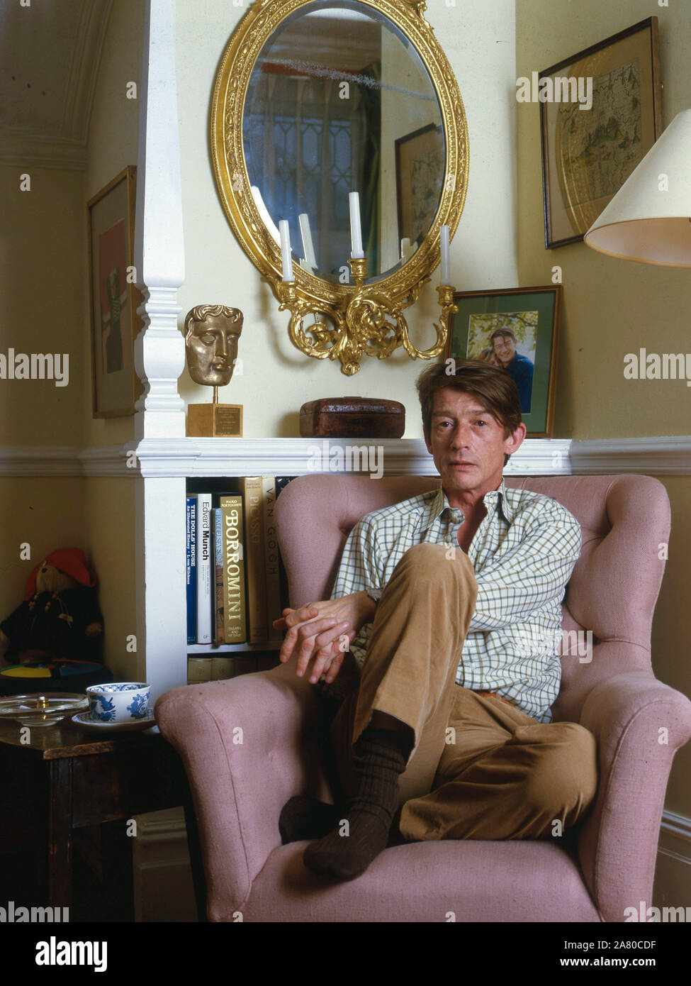 John Hurt,actor at home in Chiswick with his Best Actor BAFTA award for the in the film The Elephant Man Stock Photo