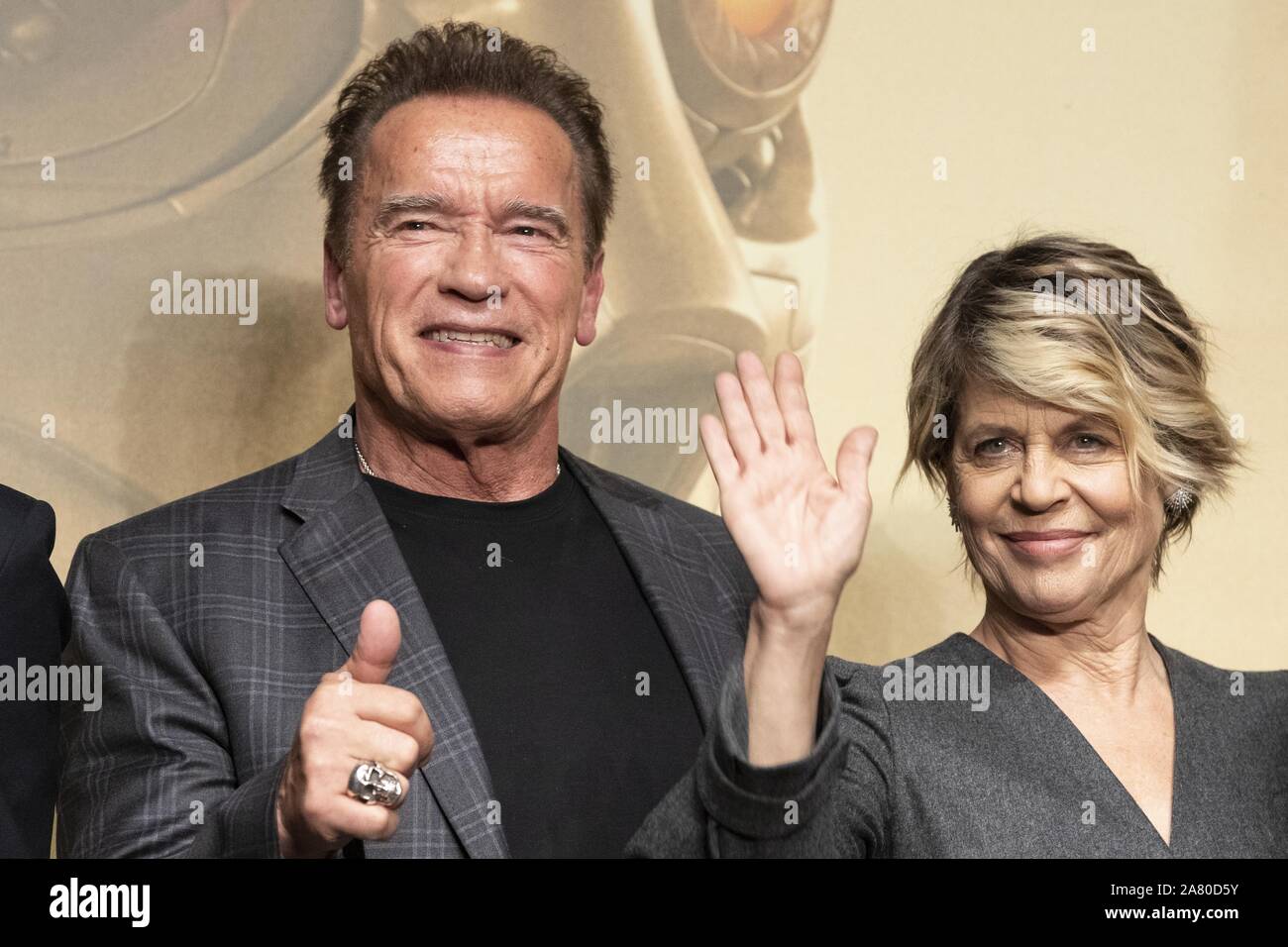 November 5, 2019, Tokyo, Japan: (L to R) Austrian-American actor Arnold Schwarzenegger and actress Linda Hamilton pose for the cameras during a news conference for the movie Terminator: Dark Fate at Bellesalle Roppongi in Tokyo. The film will be released in Japan on November 8. (Credit Image: © Rodrigo Reyes Marin/ZUMA Wire) Stock Photo