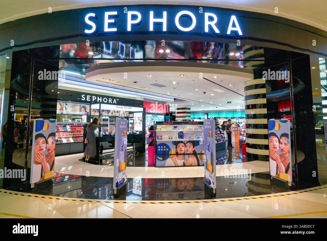 Sephora paris hi-res stock photography and images - Alamy