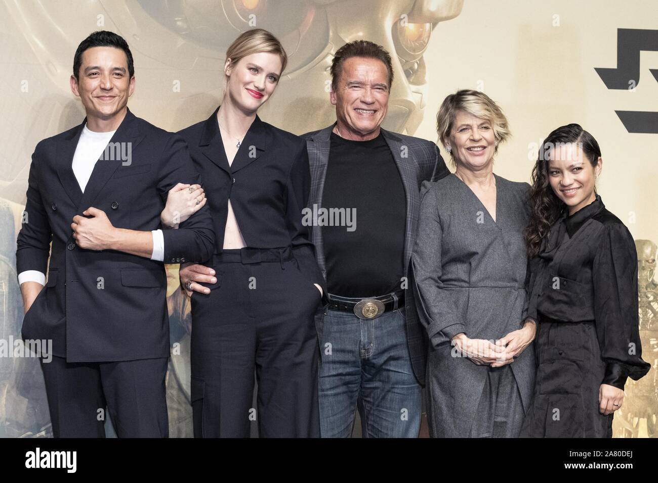November 5, 2019, Tokyo, Japan: (L to R) American-Mexican actor Gabriel Luna, Canadian actress Mackenzie Davis, Austrian-American actor Arnold Schwarzenegger, American actress Linda Hamilton and Colombian actress Natalia Reyes pose for the cameras during a news conference for the movie Terminator: Dark Fate at Bellesalle Roppongi in Tokyo. The film will be released in Japan on November 8. (Credit Image: © Rodrigo Reyes Marin/ZUMA Wire) Stock Photo