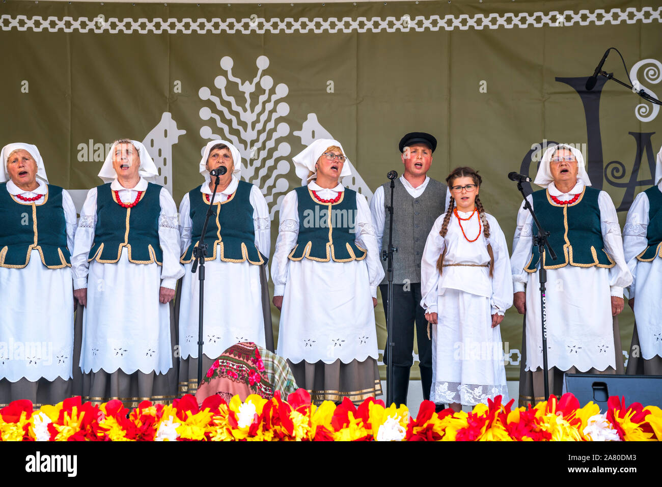 Folklore Gruppe in Tracht, Suwalki, Polen, Europa | folk group in  traditional costumes, Suwalki, Poland, Europe Stock Photo - Alamy