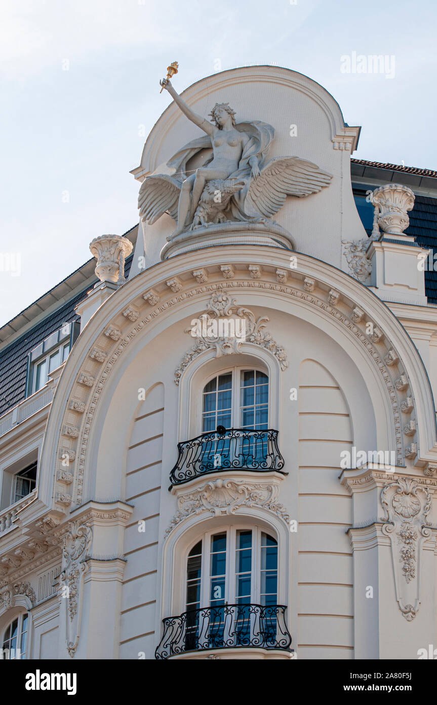 Statue and architectural details on the facade of a building in Museumstrasse District 7, Vienna, Austria Stock Photo