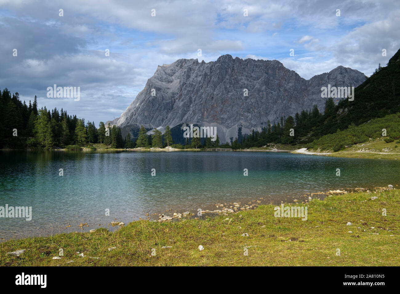 view of the Zugspitze massif at lake Seebensee, Ehrwald, Austria Stock ...
