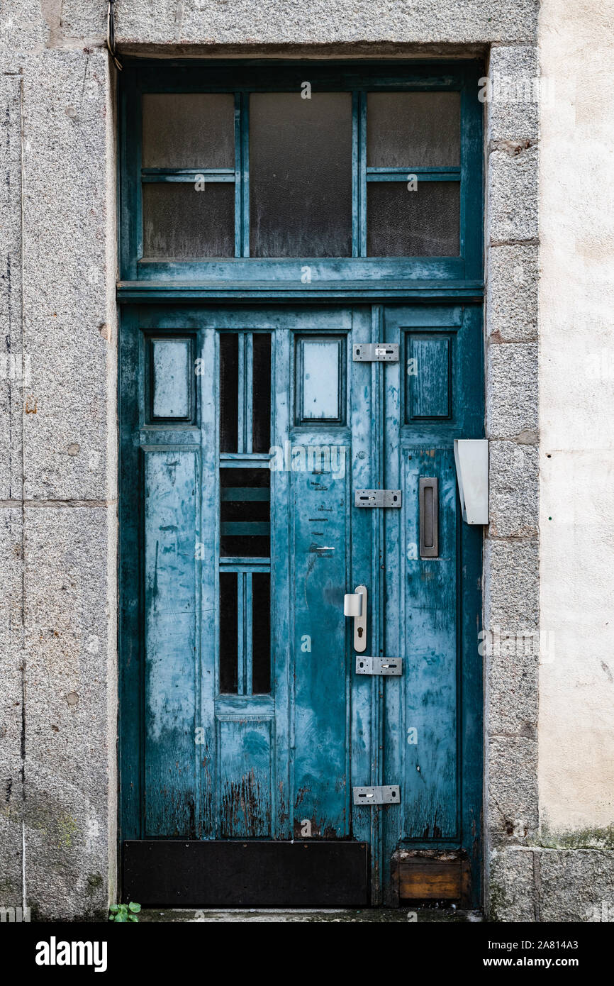 Blue weathered wooden door hi-res stock photography and images - Alamy