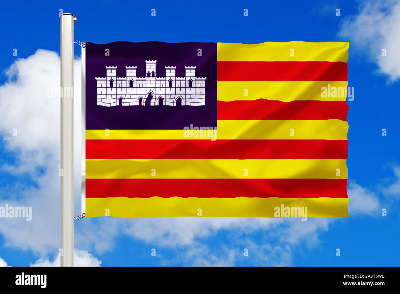 Spanien, katalonien, Nationalfahne, Nationalflagge, Fahne, Flagge, Flaggenmast, Cumulus Wolken vor blauen Himmel, Stock Photo