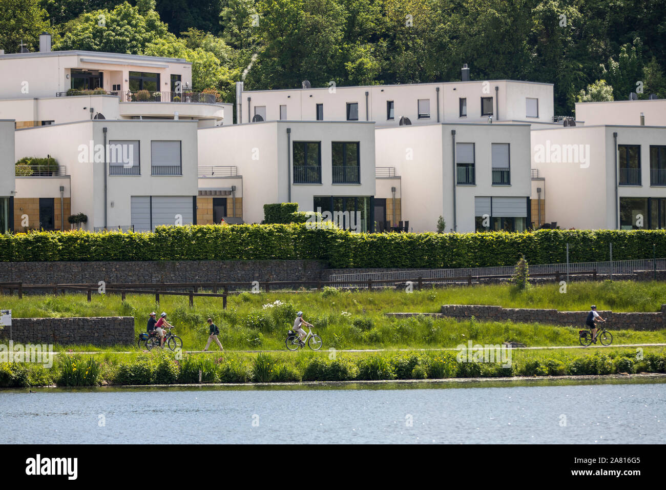 Villen Neubauten, Seebogen, am Baldeneysee in Essen Stock Photo Alamy