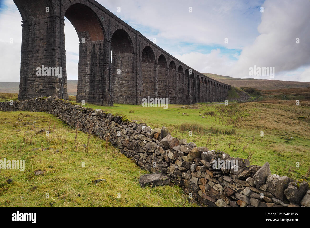 Ribblehead Viaduct or Batty Moss Viaduct carrying the Settle to Carlisle railway, Yorkshire Dales Stock Photo