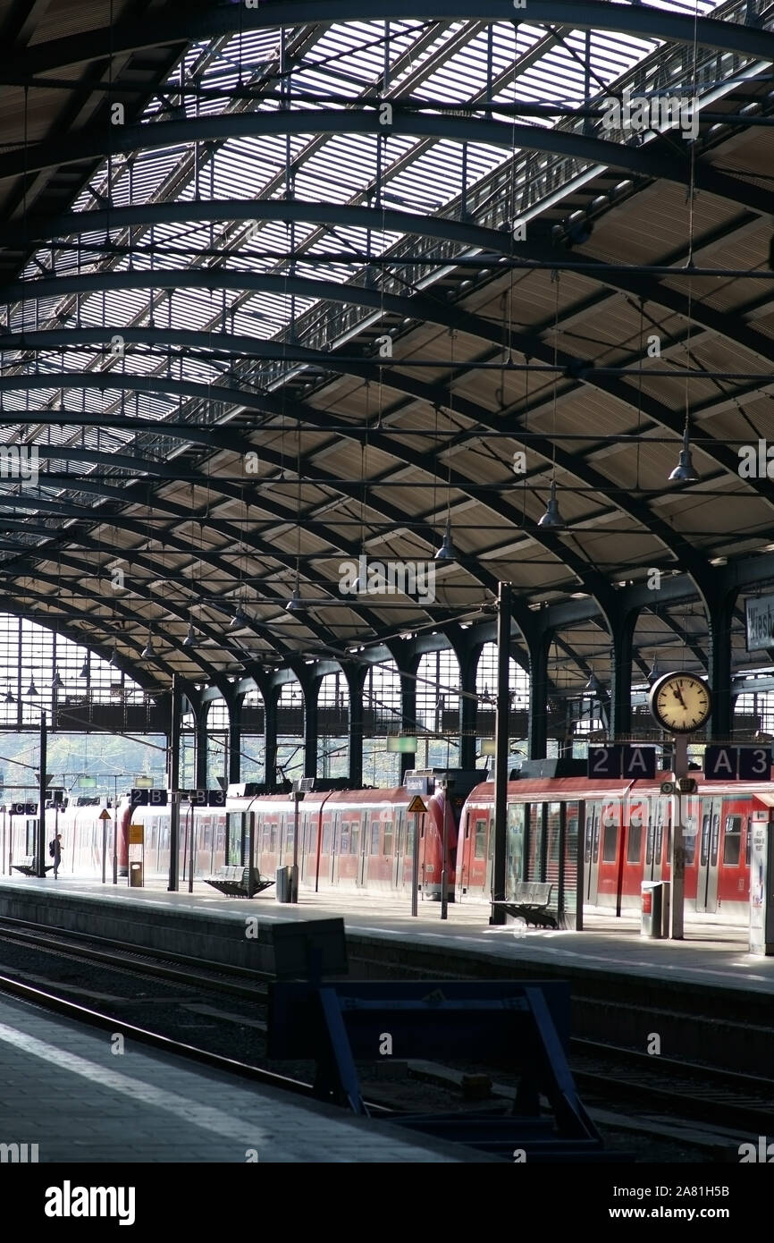 A train standing at a track of the Wiesbaden central station. Stock Photo