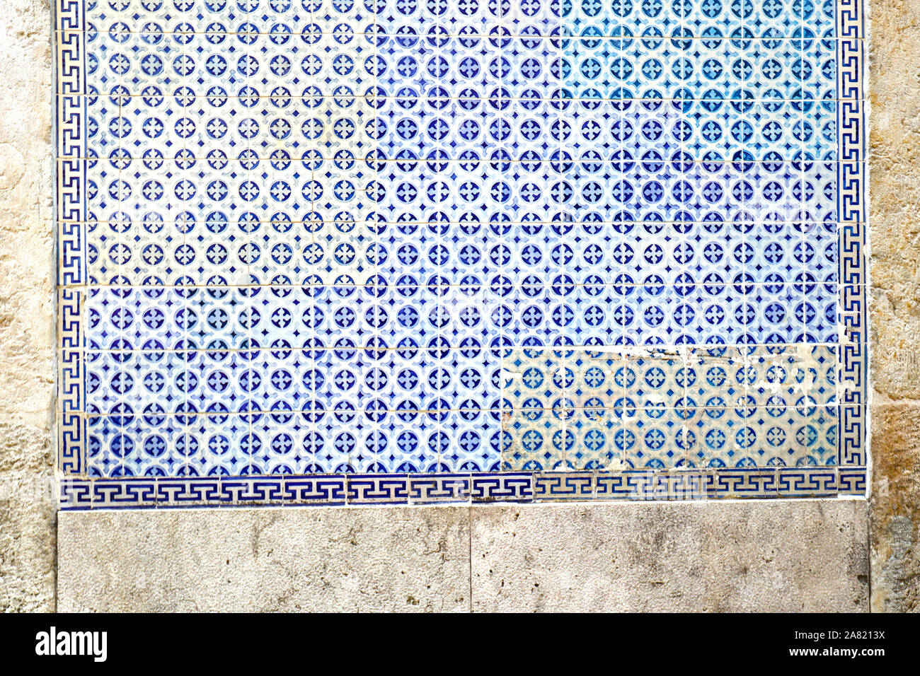 Traditional portuguese tiles hires stock photography and images Alamy
