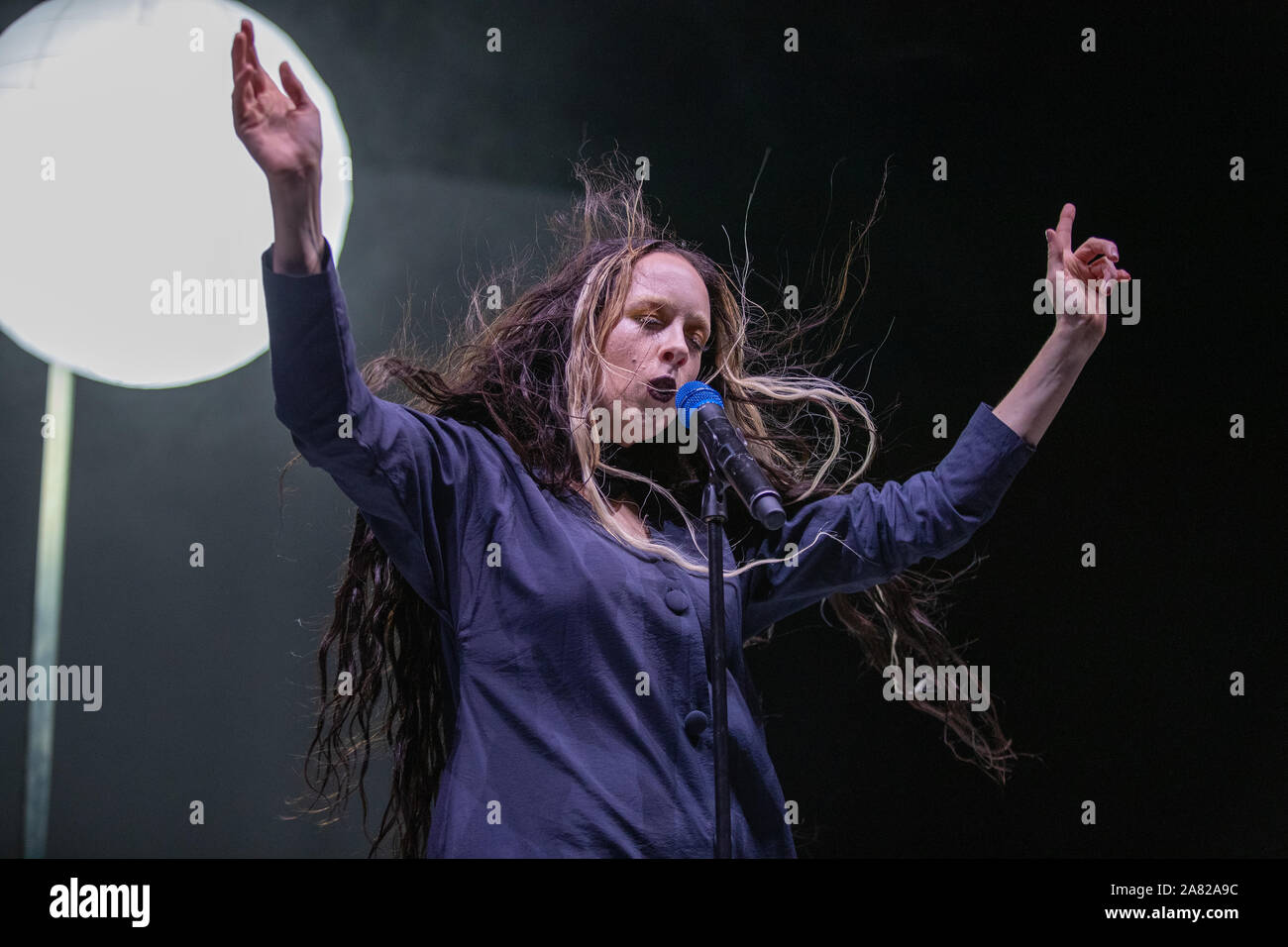Brighton, UK. 5 Nov 2019, Alexandra Ashley Hughes, known by her stage name Allie X supporting Marina  on stage at the Brighton Centre   Credit: Jason Richardson/Alamy Live News Stock Photo