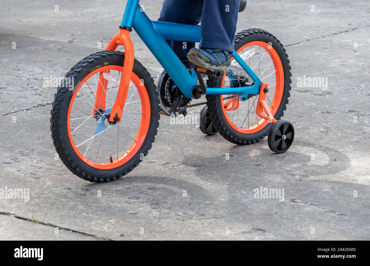 Training wheels hires stock photography and images Alamy