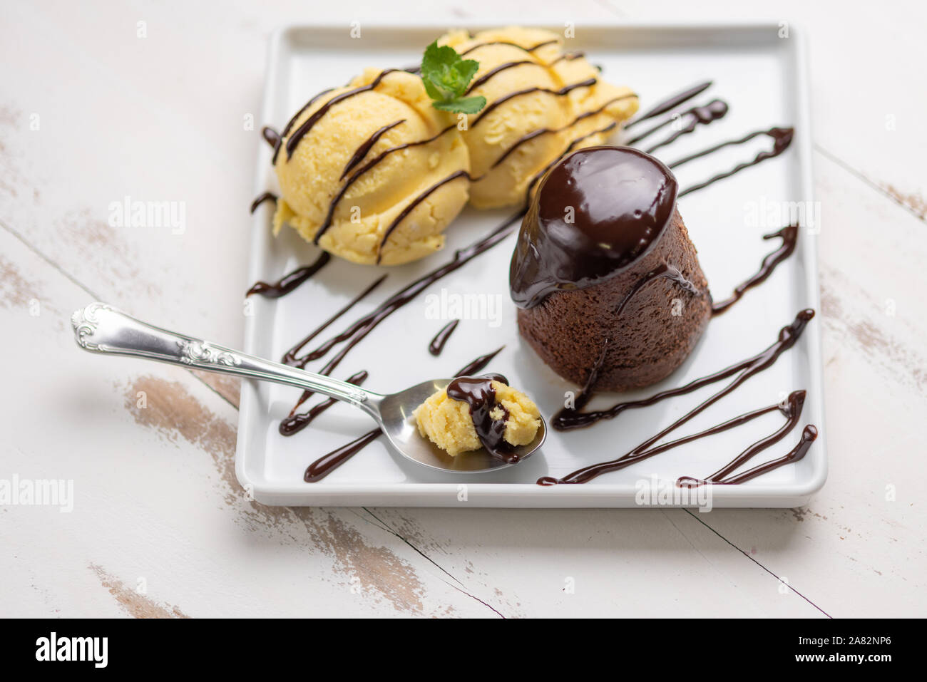 Gateau Au Chocolat High Resolution Stock Photography And Images Alamy Gateau Au Chocolat High Resolution Stock Photography And Images Alamy