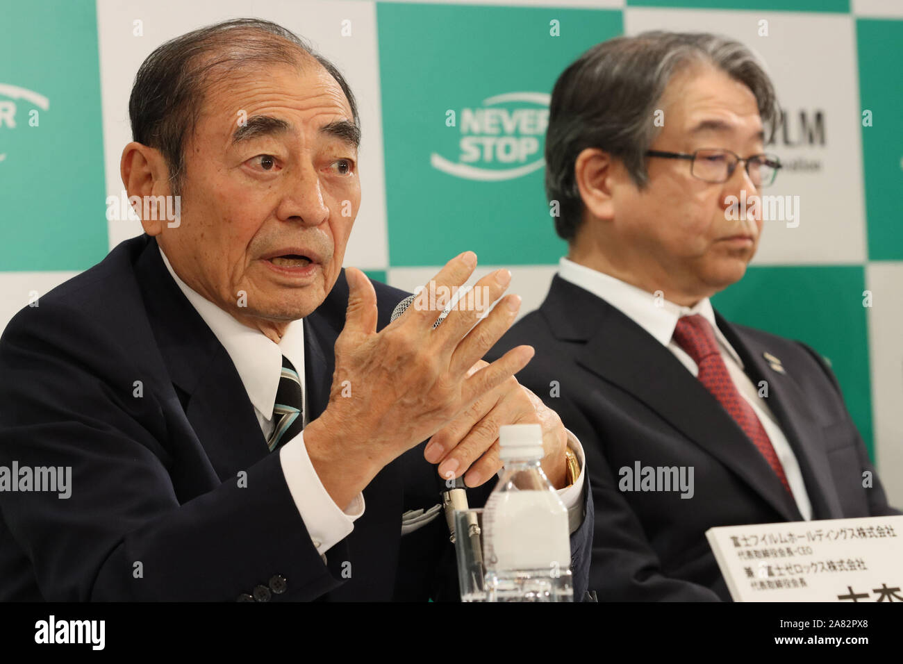 Tokyo, Japan. 5th Nov, 2019. Japan's Fujifilm Holdings chairman and CEO Shigetaka Komori announces Fujifilm will acquire 25% stake in Fuji Xerox owned by Xerox and Fujifilm's ownership of Fuji Xerox to 100% while president and COO Kenji Sukeno (R) looks on at a press conference in Tokyo on Tuesday, November 5, 2019. Fujifilm Holdings gave up a plan to purchase Xerox Corp in the United States. Credit: Yoshio Tsunoda/AFLO/Alamy Live News Stock Photo