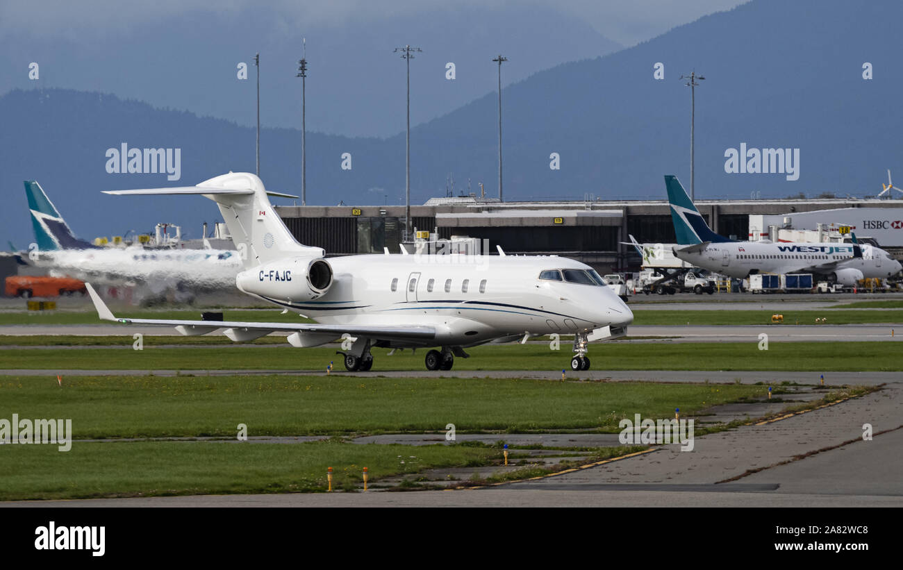 Richmond, British Columbia, Canada. 3rd Oct, 2019. A Bombardier Challenger 300 (C-FAJC) business jet at Vancouver International Airport. Credit: Bayne Stanley/ZUMA Wire/Alamy Live News Stock Photo
