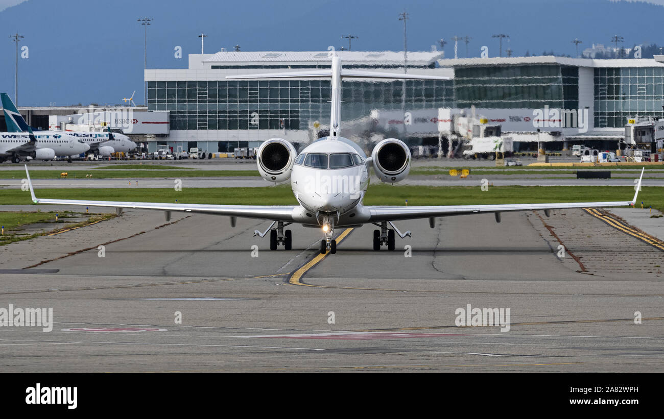 Richmond, British Columbia, Canada. 3rd Oct, 2019. A Bombardier Challenger 300 (C-FAJC) business jet at Vancouver International Airport. Credit: Bayne Stanley/ZUMA Wire/Alamy Live News Stock Photo