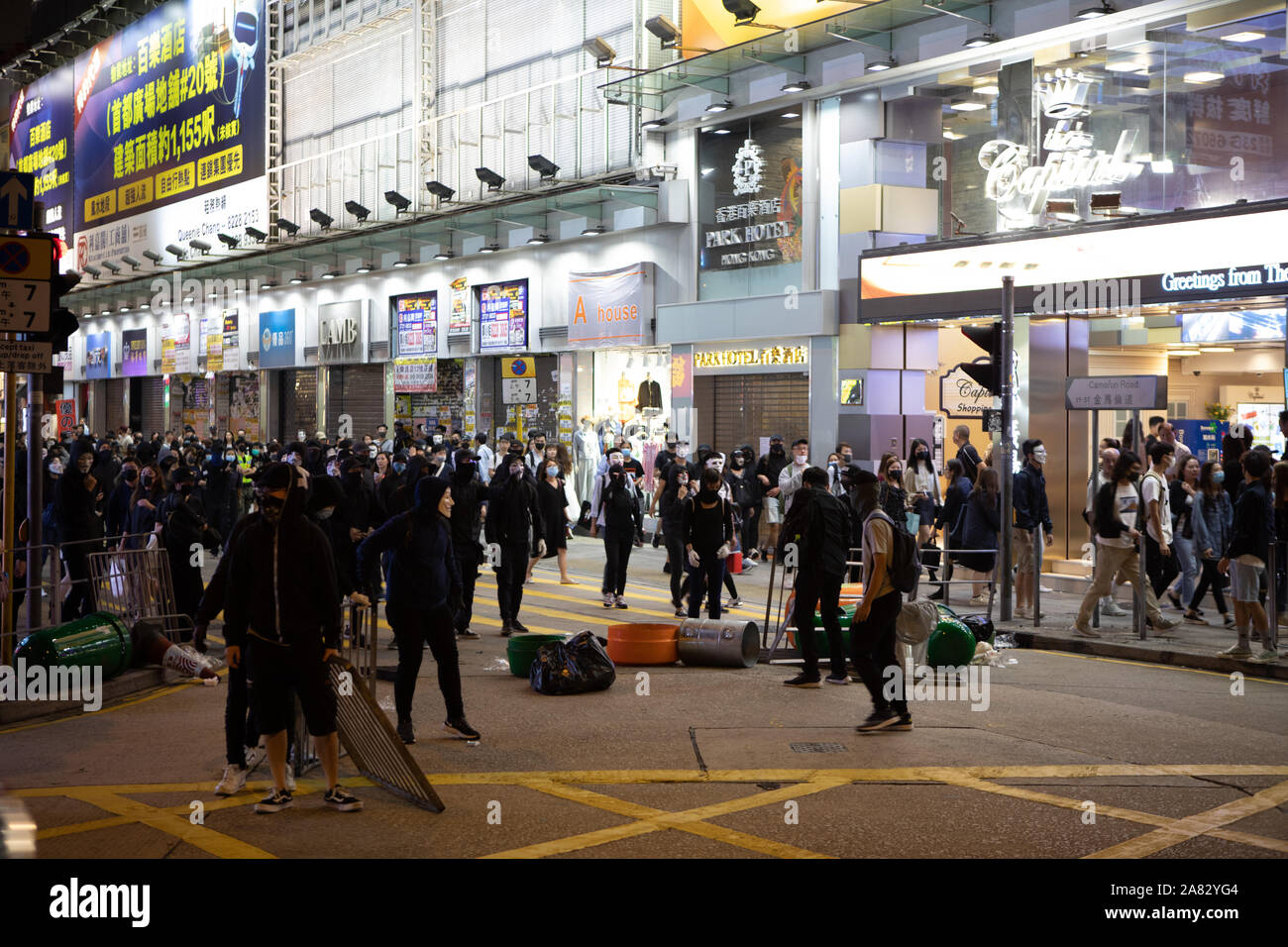 Mob riot hi-res stock photography and images - Alamy