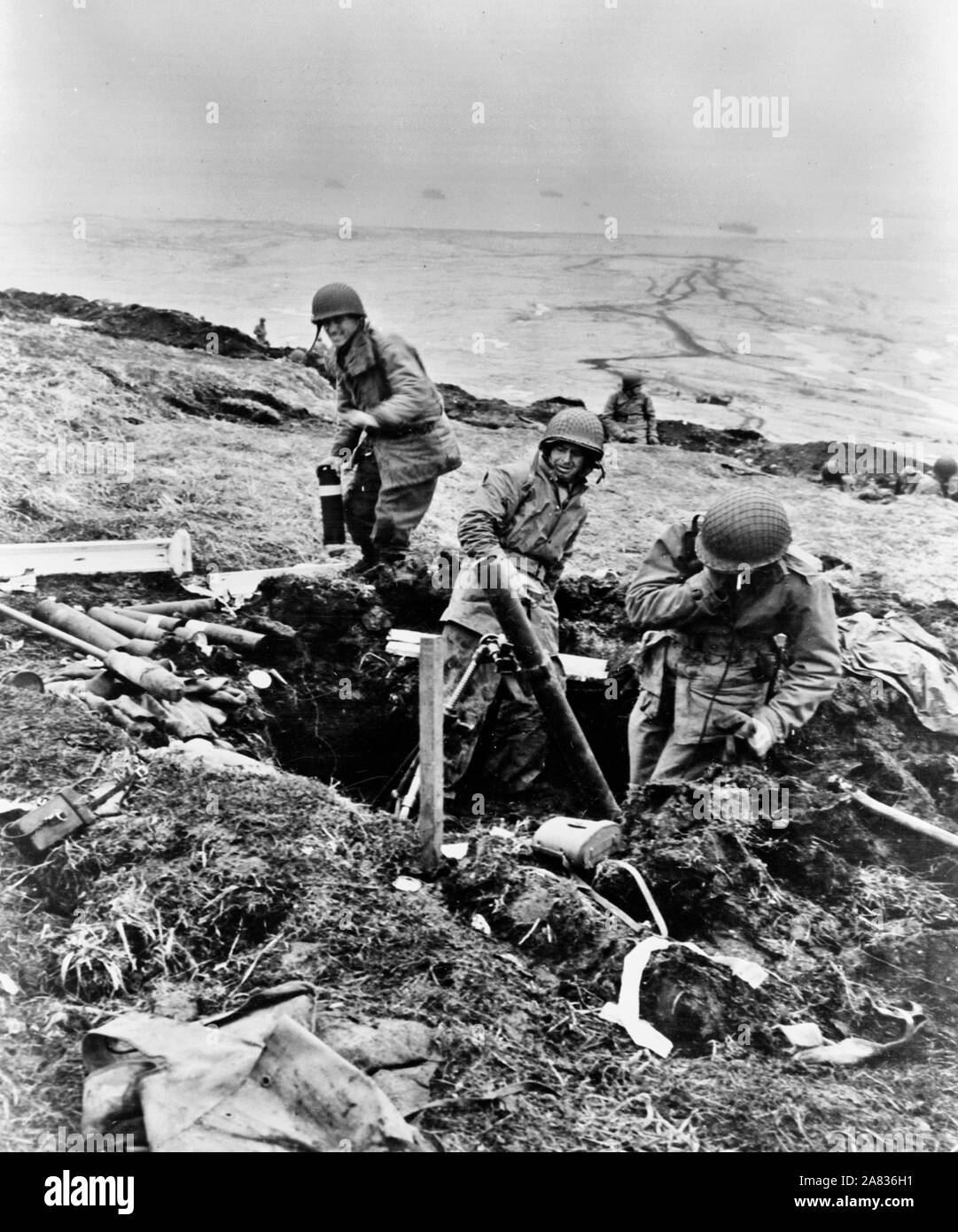 Attu, Aleutian Islands. Soldiers hurling their trench mortar shells over a ridge into a Japanese position. June 4, 1943 Stock Photo
