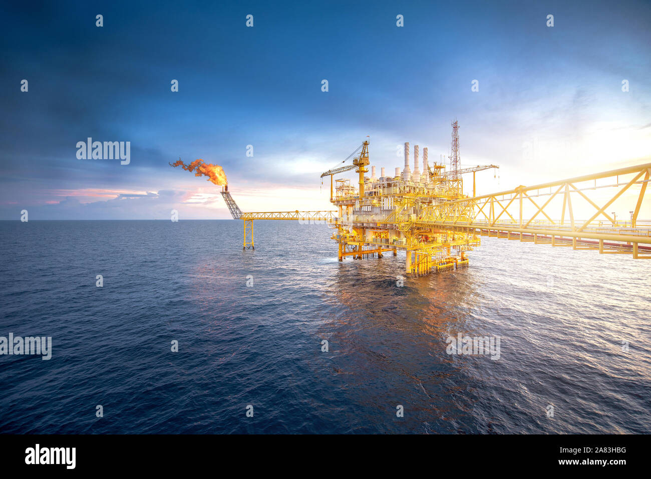 Burning oil rig hi-res stock photography and images - Alamy