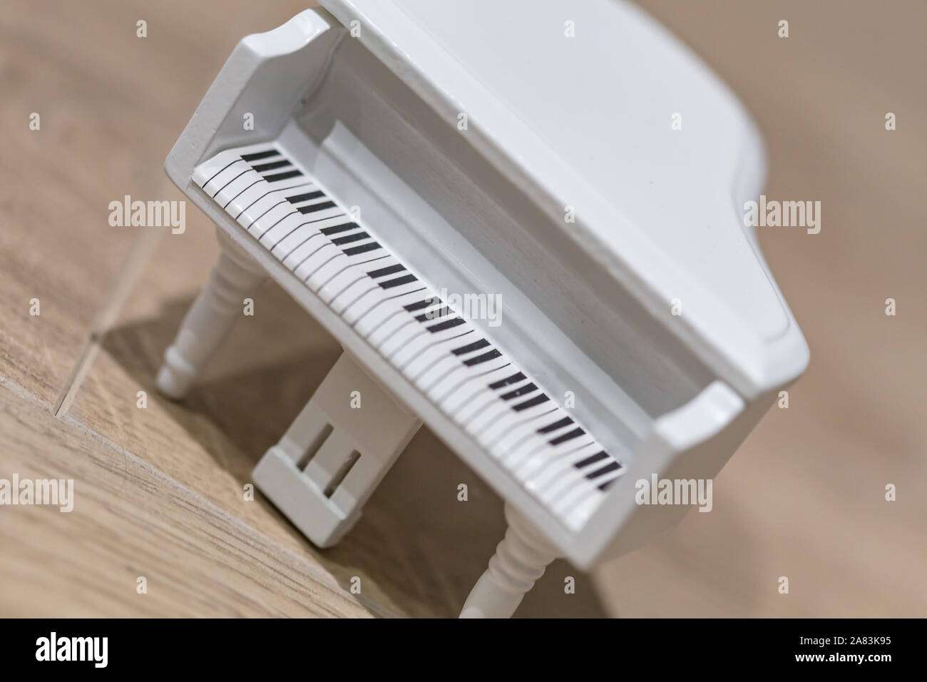tiny toy piano