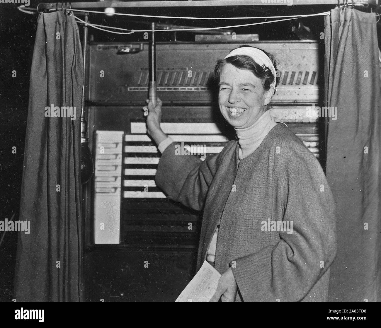 Eleanor Roosevelt votes at voting booth in Hyde Park, New York, 11/03/1936 Stock Photo