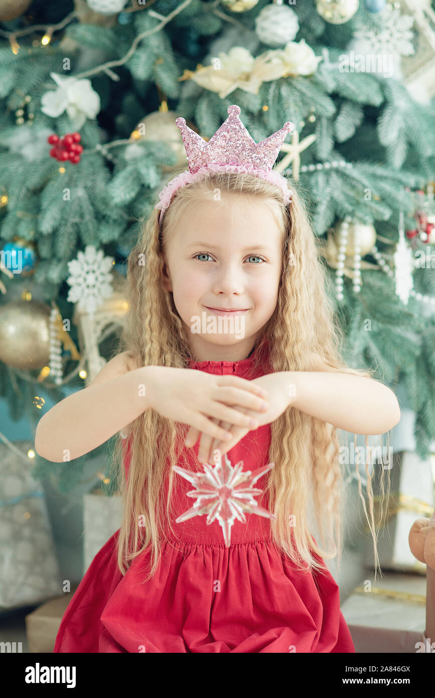 Girl 5 years old hi res stock photography and images Alamy