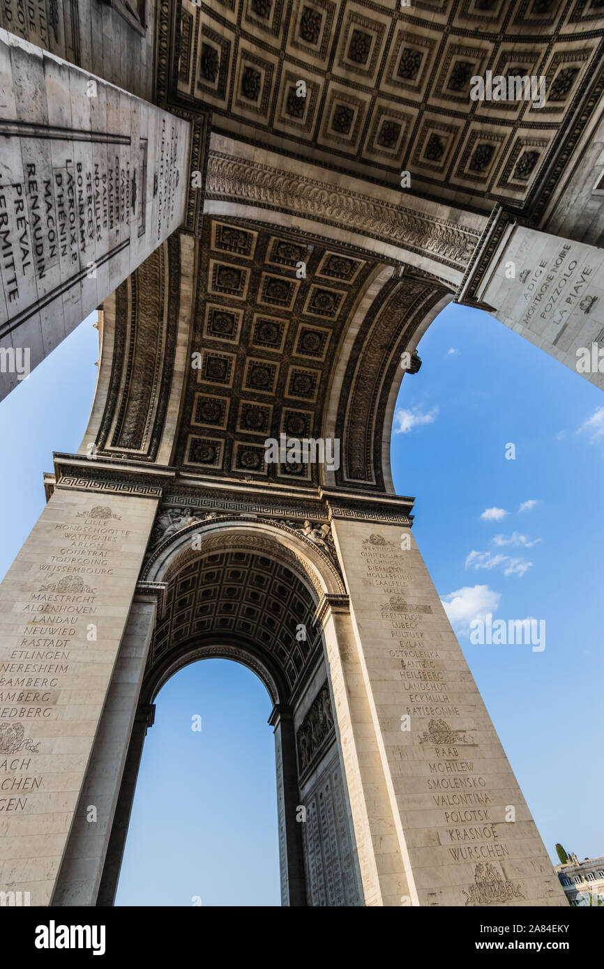 The ceiling  with sculpted roses and pillars with the engraved battles of the Arc de Triomphe de l'Étoile, Paris Stock Photo